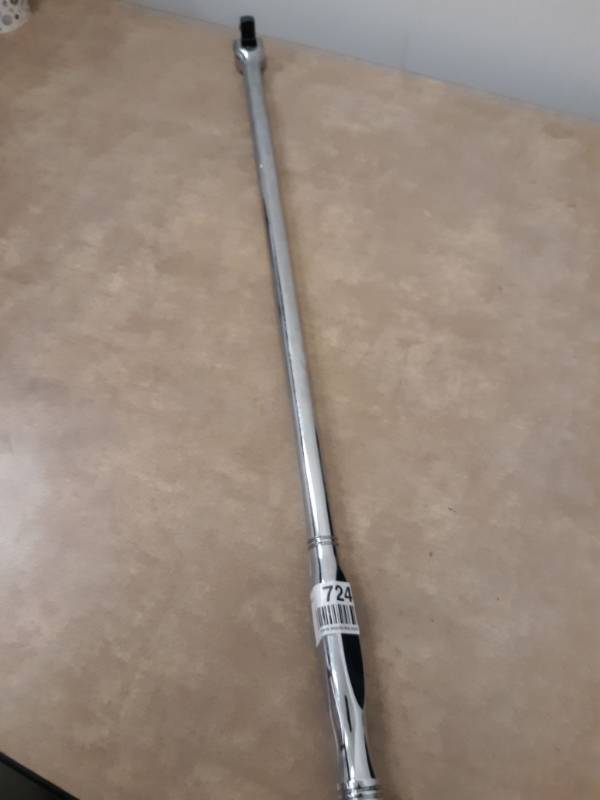 lot 7243 image: Mac 24#, 12 in Drive Breaker Bar Model # V24SF