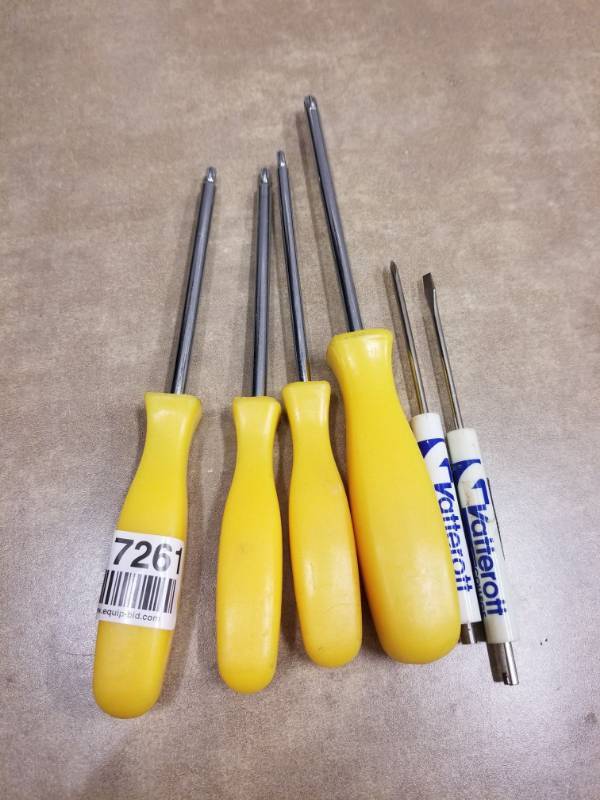 lot 7261 image: Star Bit Screwdrivers and 2 Small Screwdrivers
