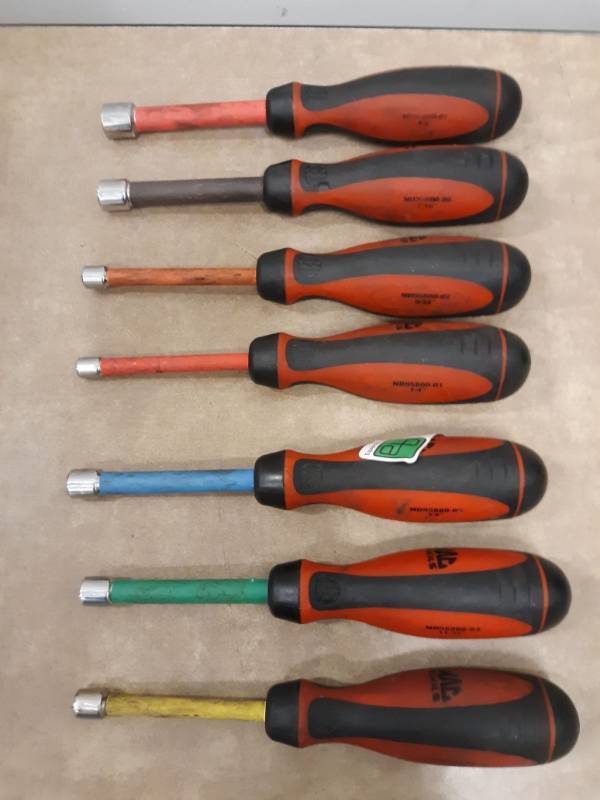 lot 7267 image: Mac 8 in, 7 PC. SAE Nut Driver Model # ND95800