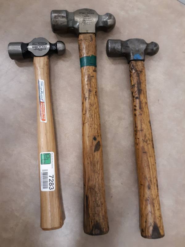 lot 7283 image: 3 Ball Peen Hammers, 13 in Blue Point Model #BP16B, 16 in Mac Model # BH32S, & 14 In brand unknown
