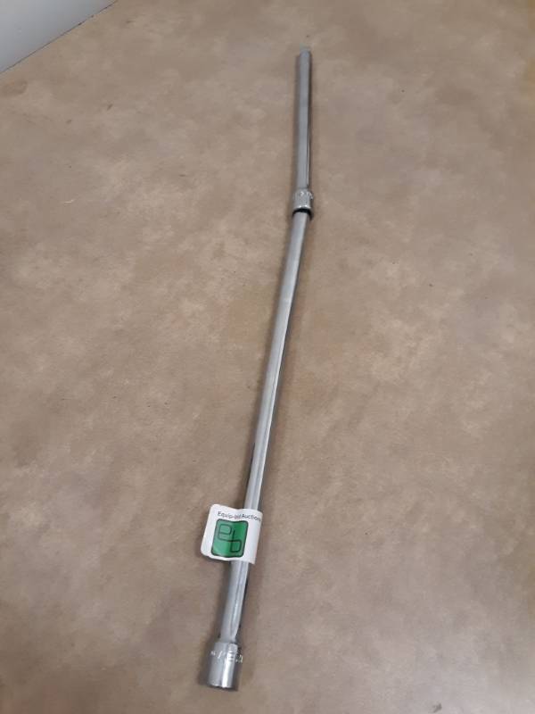 lot 7307 image: Mac 12 in & 8 in, 38 in Drive Swivel Extension Model # X12EW & X8EW