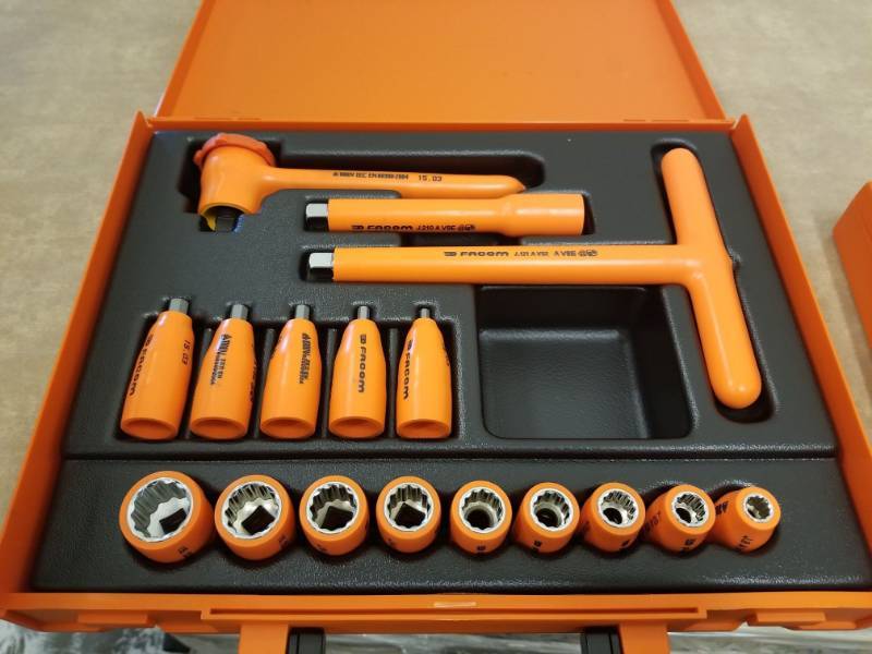 lot 7360 image: Facom 17pc Insulated Socket Set J.401