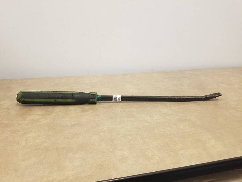 lot 7373 image: MAC Tools Pry Bar 24in