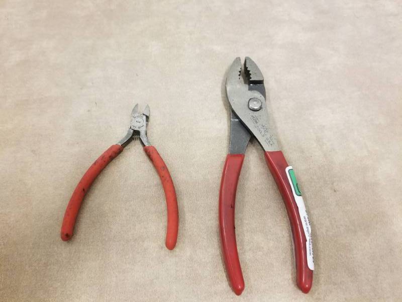 lot 7386 image: MAC Pliers and Small Pliers