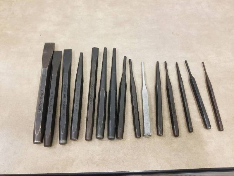 lot 7401 image: MAC and Snap On Chisels