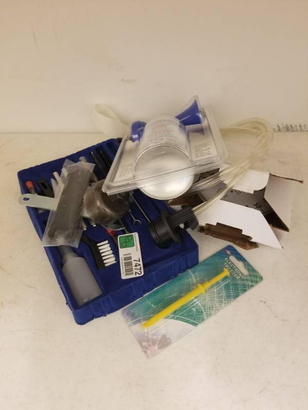 lot 7472 image: Various Tools
