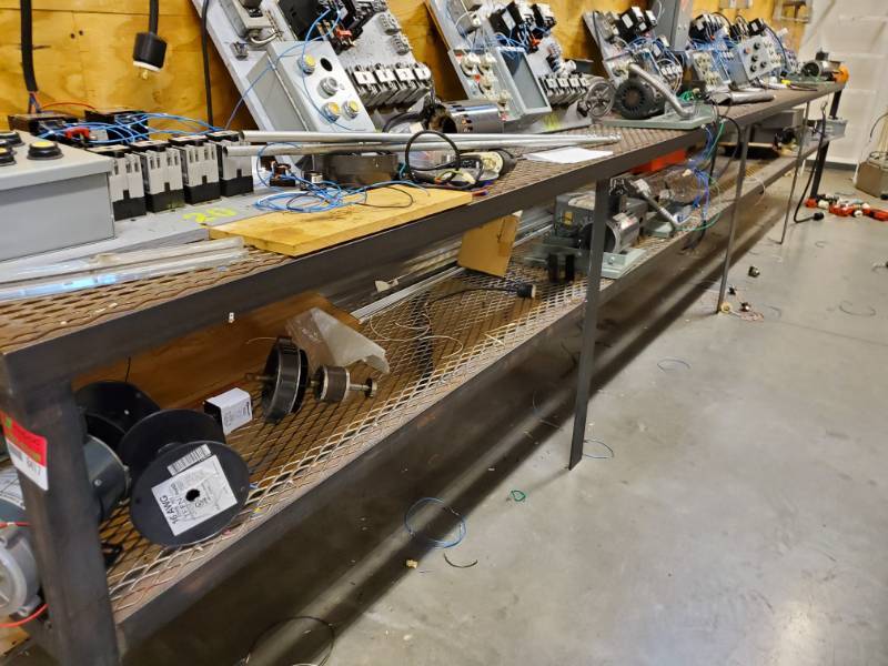 lot 8417 image: 20ft Wire Mesh Shelf Contents Not Included