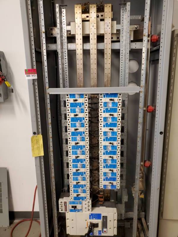 lot 8421 image: Breaker Panel Full of WESTINGHOUSE-50-AMP-INDUSTRIAL-CIRCUIT-BREAKER-3-POLE FD25k