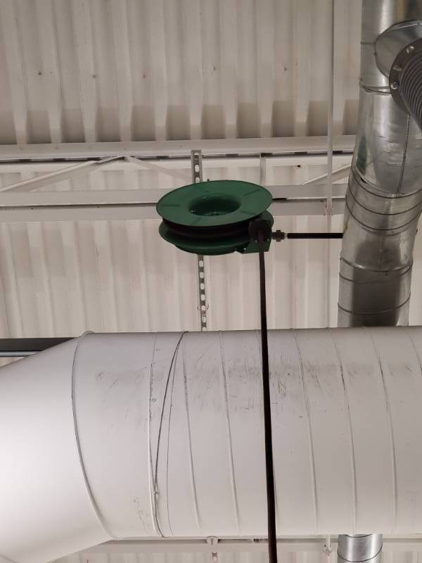 lot 9538 image: Air Hose Reel Buyer Must Remove
