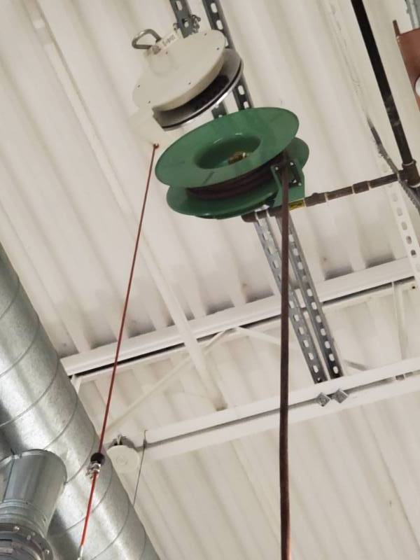 lot 9539 image: Air Hose Reel Buyer Must Remove