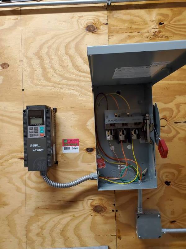lot 8424 image: GE FUJI AF-300 G11 6KG1143F50X1B1 DRIVE and Power Box