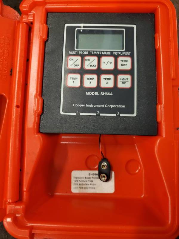 lot 8429 image: Cooper-Atkins SH66A-E Multi-Temperature 3 Zone Thermistor Instrument