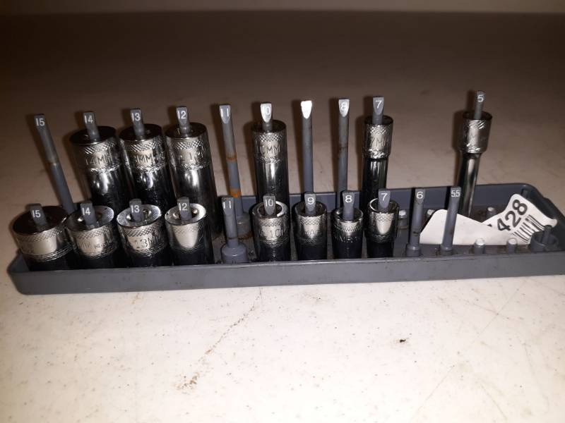 lot 7428 image: Mac Sockets Incomplete Set, Various Sizes