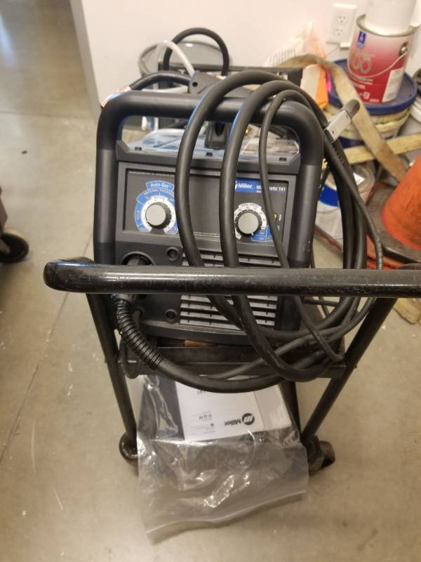 lot 7435 image: Millermatic 141 Mig Welder