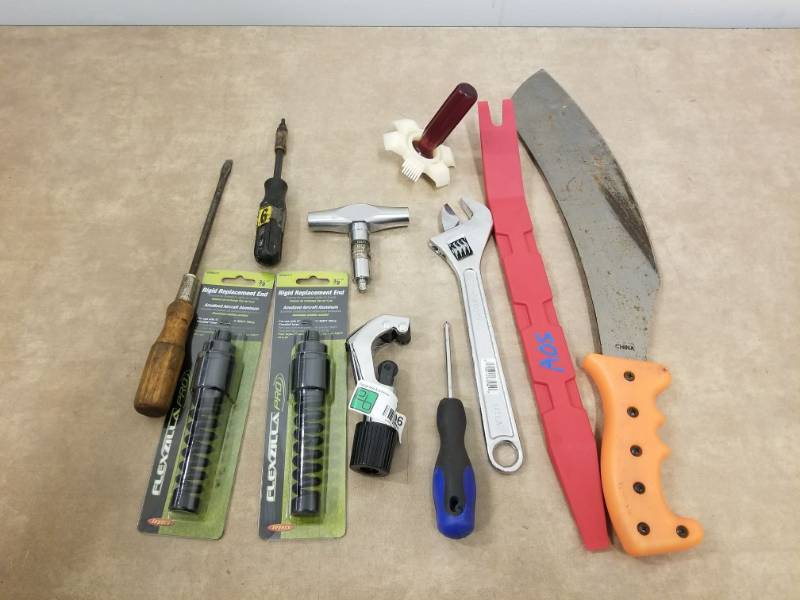 lot 7406 image: Various Tools