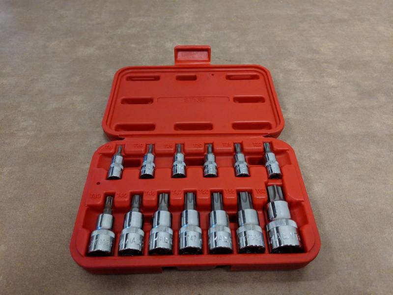 lot 7084 image: Like New Mac 13Pc Torx Driver Set Model ST13B 14,38 and 12 Drive
