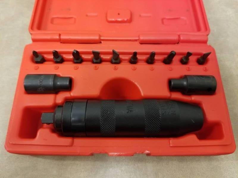 lot 7089 image: Mac Tools Impact Driver Set SID13BA