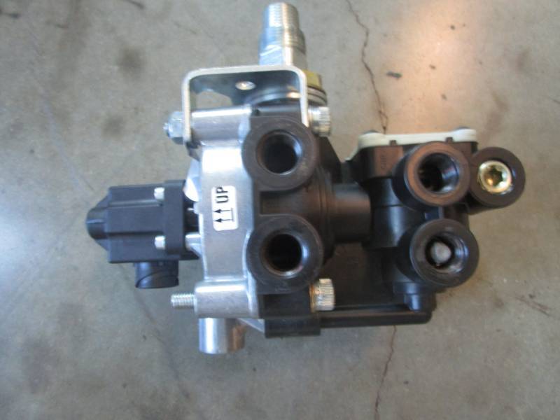 lot 9753 image: Automotive Part