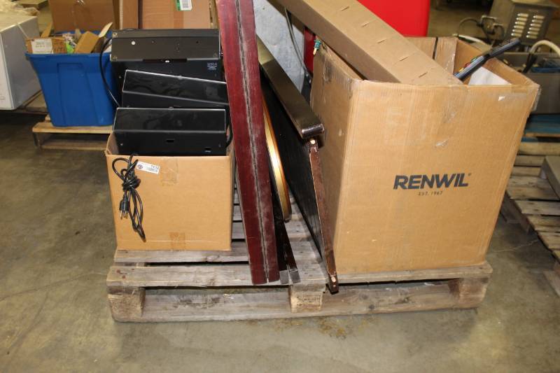 lot 1132 image: Pallet of Misc Items