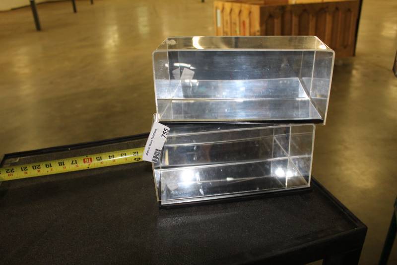 lot 755 image: 2 - Mirror Back Display Cases