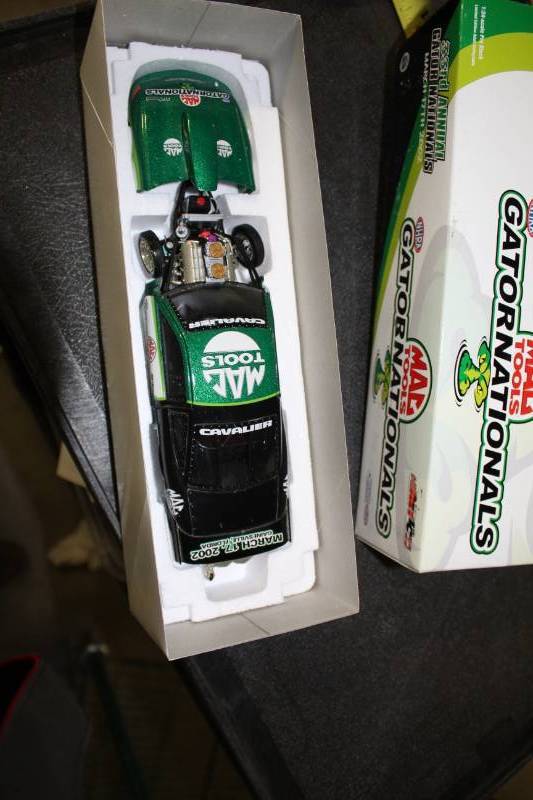 lot 758 image: Mac Tools Limited Edition Die Cast Funny Car Collectable