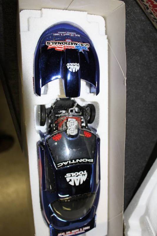 lot 787 image: Mac Tools Limited Edition US Nationals Die Cast Funny Car Collectable