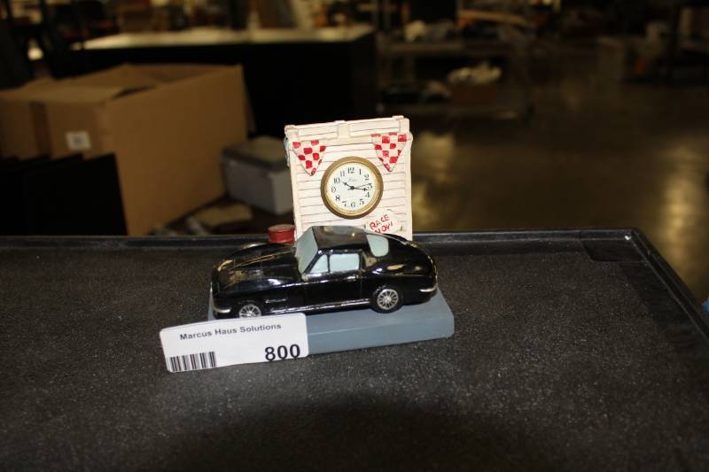 lot 800 image: Collectable Car Display