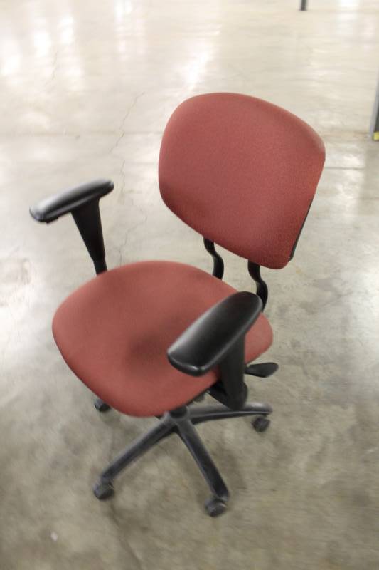 lot 1854 image: Haworth Very Chair, All Features, Adjustable Lumbar Support