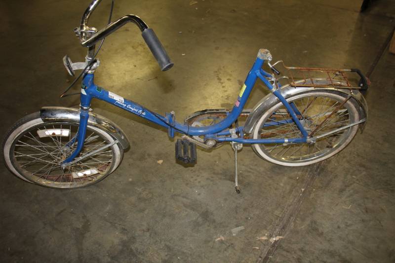 lot 702 image: Folding Bike
