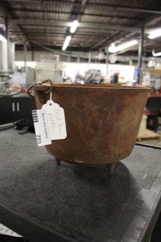 lot 709 image: Vintage Iron Pot