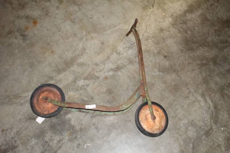 lot 882 image: Vintage Scooter