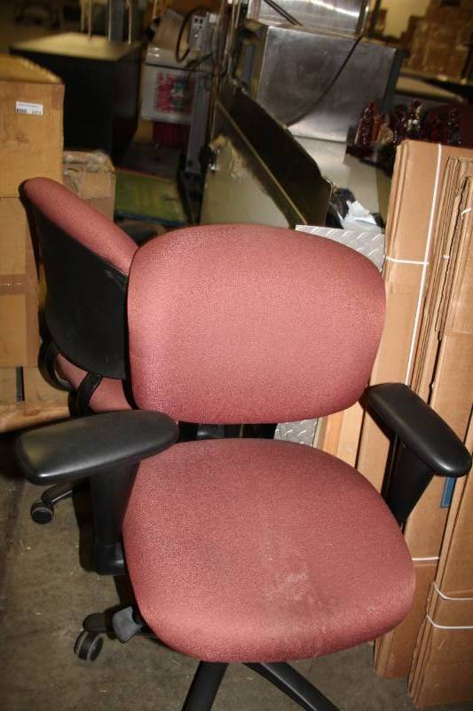 lot 1857 image: Steelcase Dive Office Chairs 461 series