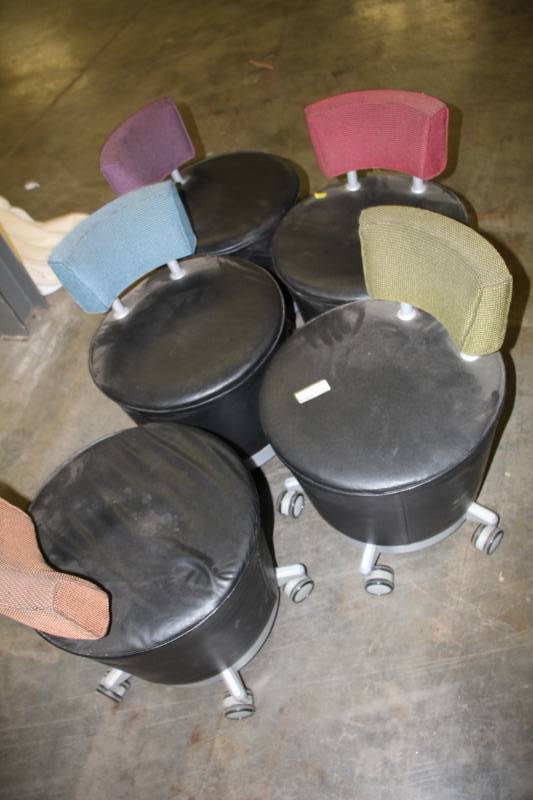 lot 3601 image: 5 - Office Cluster Group Chairs