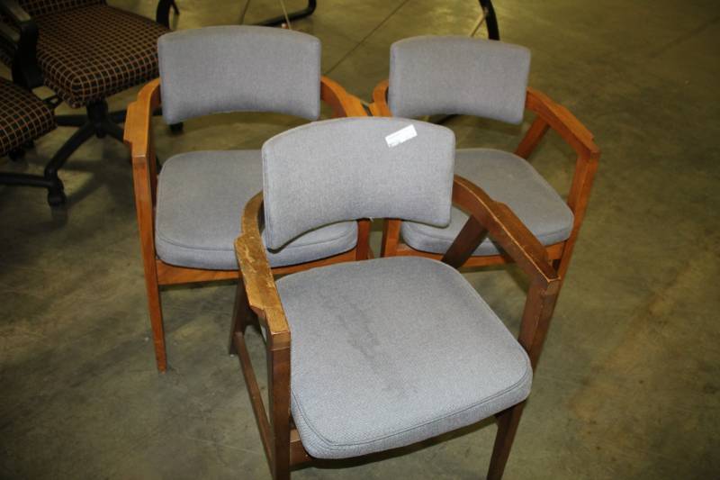 lot 3610 image: Set of 3 Chairs