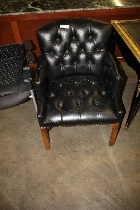 lot 3612 image: Black Tufted Leather Chair