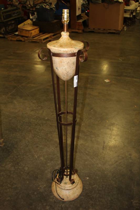 lot 3633 image: Floor Lamp