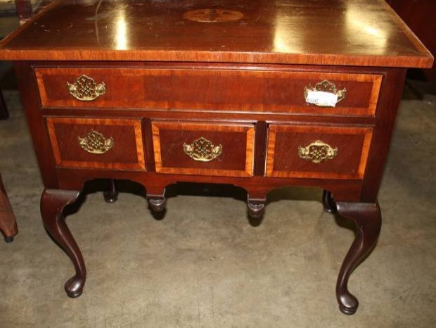 lot 3608 image: Colonial Table with 4 Drawers