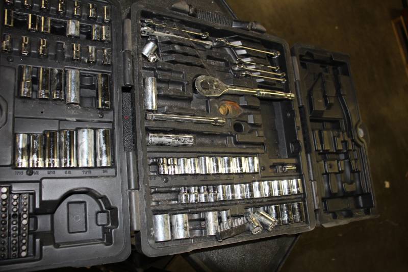lot 1998 image: Tool Kit