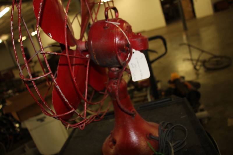 lot 1999 image: Vintage Fan