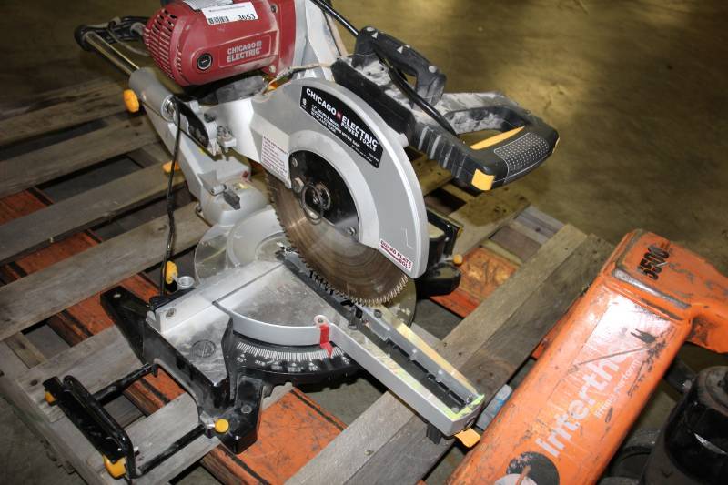 lot 3653 image: Miter Box Saw
