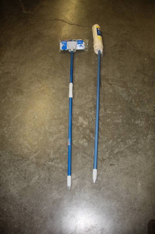 lot 900 image: Quickie 16oz Wet Mop  and Quickie Sponge Scubber
