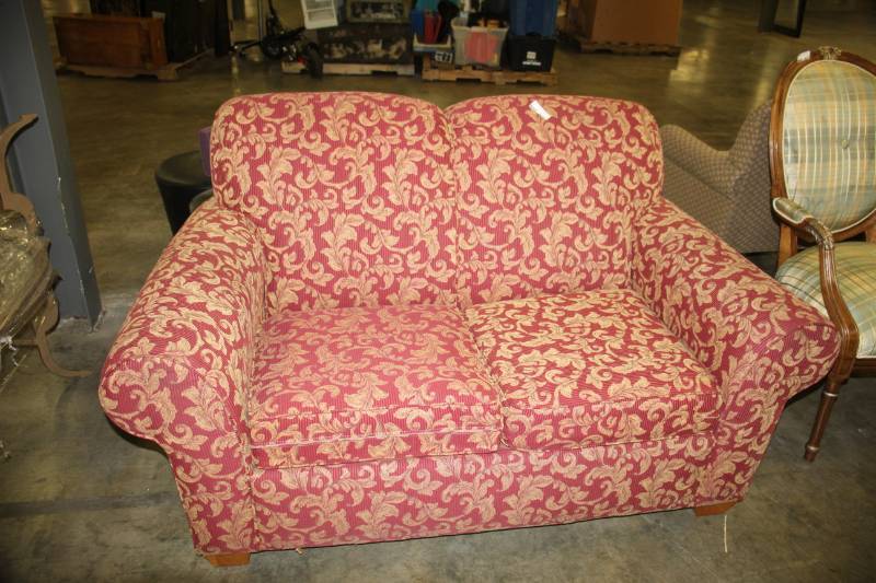lot 3623 image: Floral Sofa