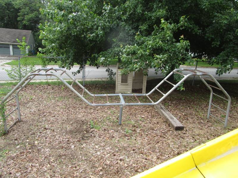 lot 5055 image: Metal Jungle Gym  Bars Buyer Must Remove