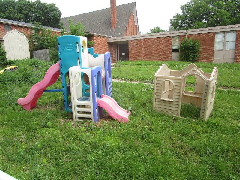 lot 5056 image: Little Tykes Plastic Yard Play Structures