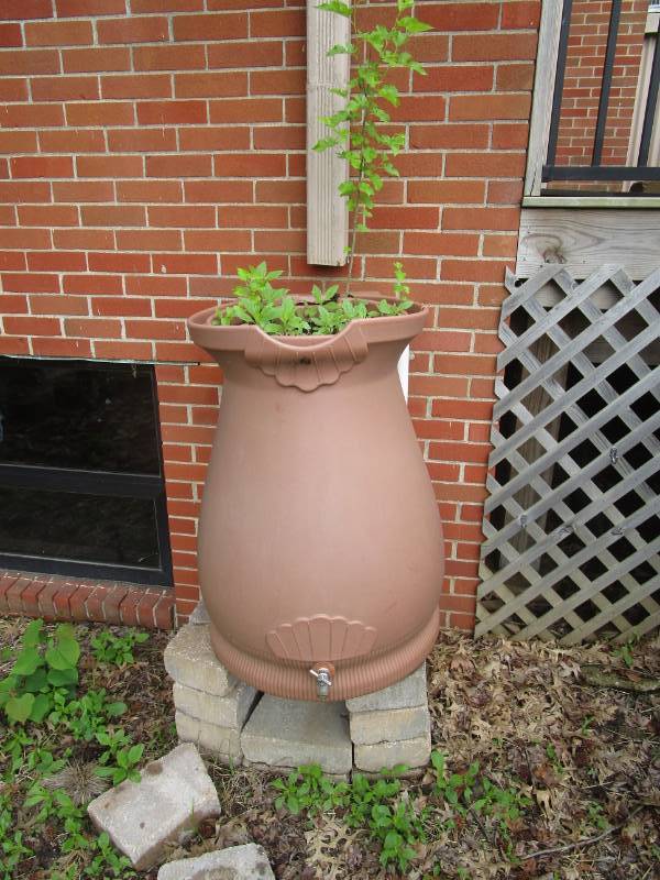 lot 5061 image: Plastic Rain Barrel Planter