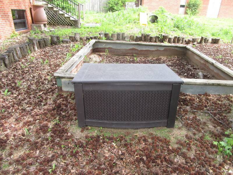 lot 5063 image: Plastic Storage Bin