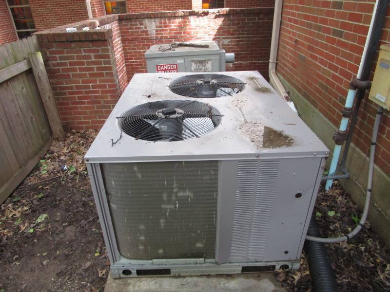 lot 5065 image: Carrier Gemini Split Systems AC Compressor