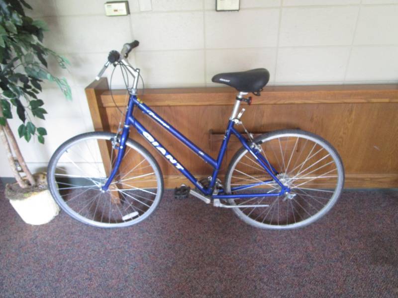 lot 5144 image: Mens Giant Farrago Bicycle