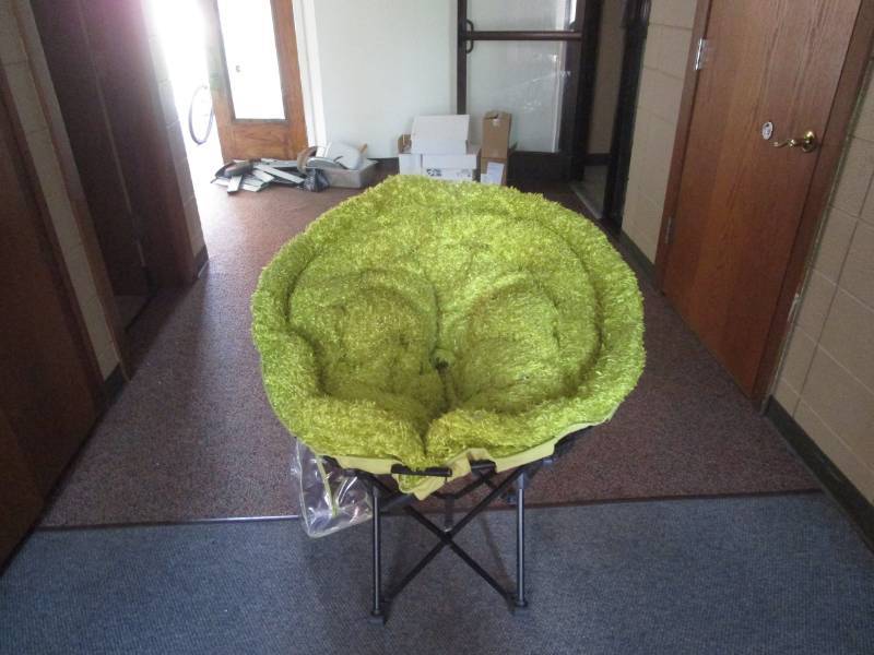 lot 5192 image: Lime Green Folding Papsan Chair
