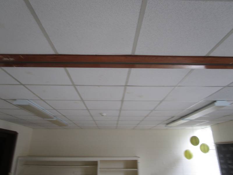 lot 5190 image: Ceiling Flourescent Light Fixtures - Buyer Must Remove